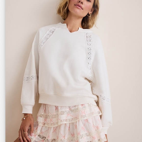 Francesca's Collections Tops - Francesca's Collections Cream Lace Detail Sweatshirt